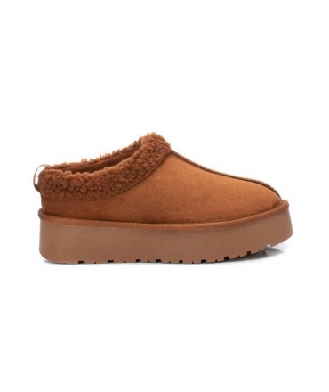 XTI Zapato slip-on vegano acolchado de pelo sintético y suela gruesa marrón